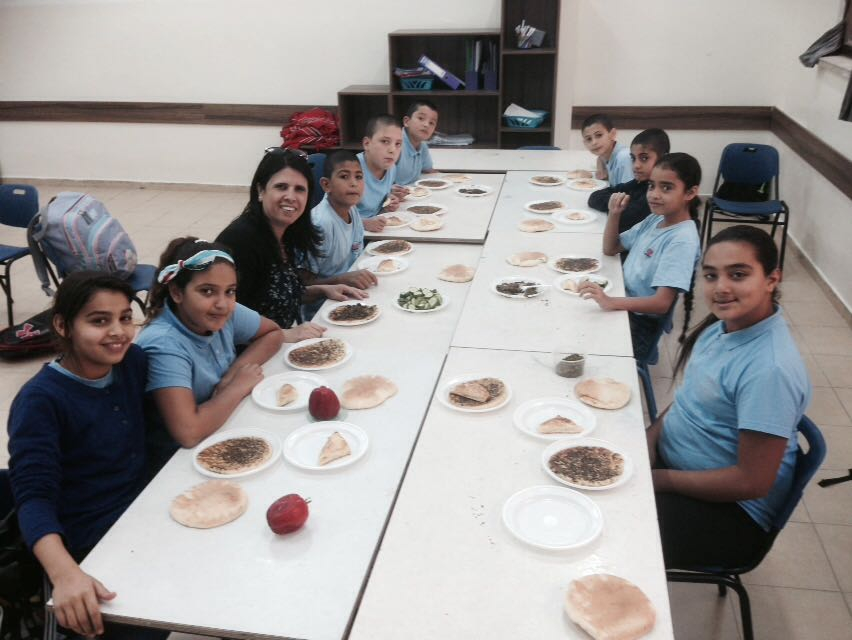 موسم الزيت والزيتون في مدرسة الزهراء قلب يافا